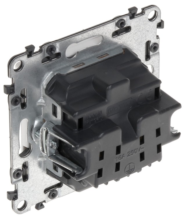 GNIAZDO POJEDYNCZE LE-753184 Valena Life 230V 16A LEGRAND-1347058