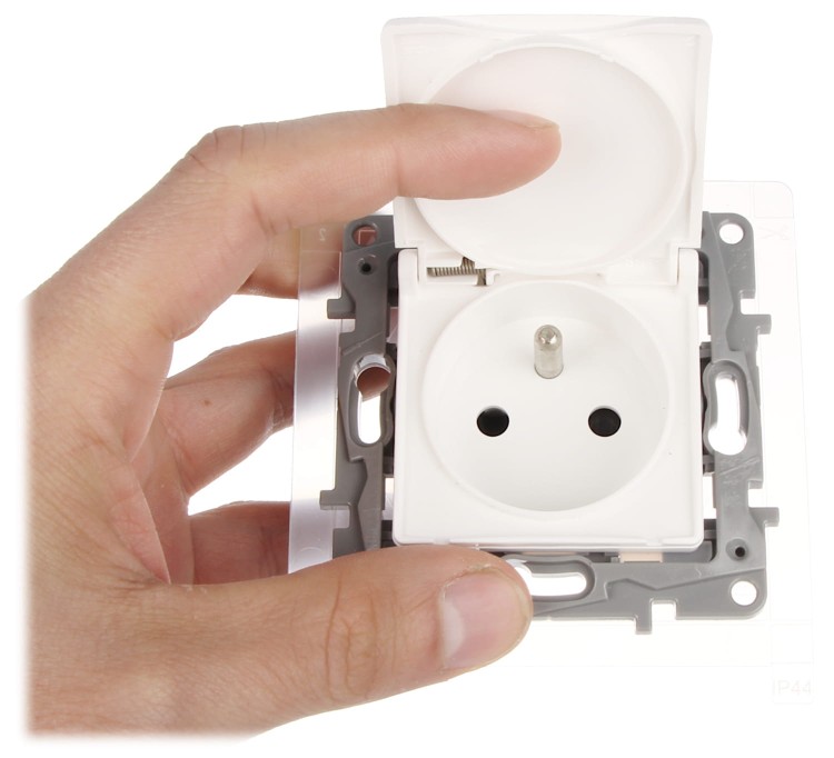 GNIAZDO POJEDYNCZE LE-764537 Niloe 230V 16A IP44 LEGRAND-1334480